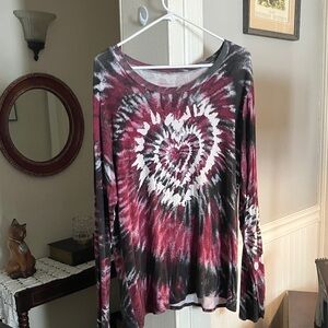 No Boundaries Women's Long Sleeve Tie-Dye Heart Top - Burgundy, Black, White